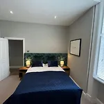 Crown And Cushion Inn