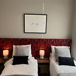 Inn Crown And Cushion 3*