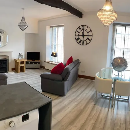 Herberg Crown And Cushion