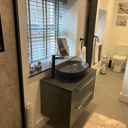 Crown And Cushion Herberg