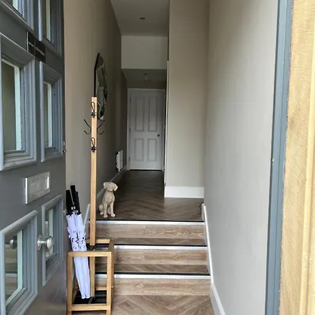 Crown And Cushion 3*