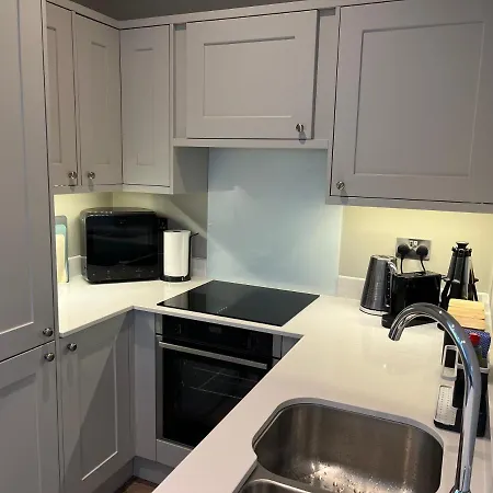 Crown And Cushion Herberg