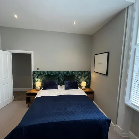 Crown And Cushion Herberg