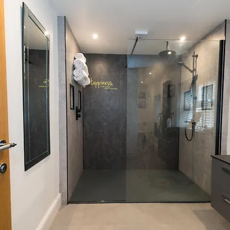 Herberg Crown And Cushion