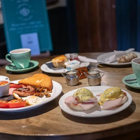 Crown And Cushion Herberg