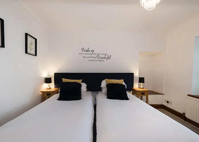 Crown And Cushion イン 3*