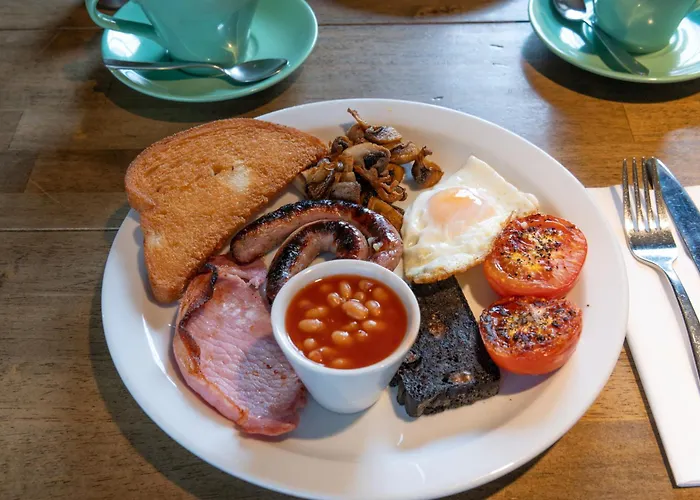 Crown And Cushion 3*