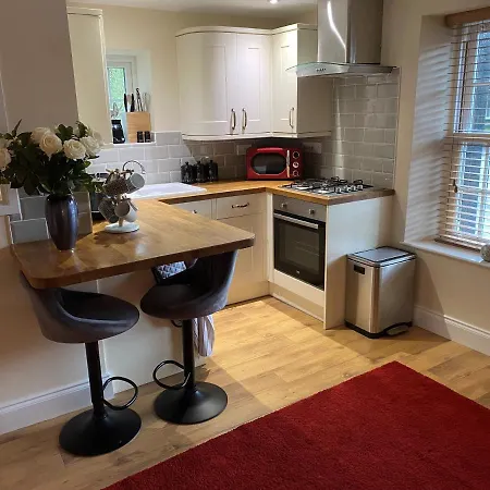 Crown And Cushion Kro