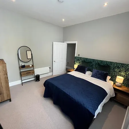 Inn Crown And Cushion 3*