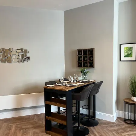 Crown And Cushion Inn 3*
