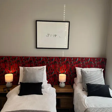 Inn Crown And Cushion 3*