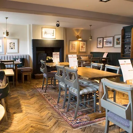Inn Crown And Cushion