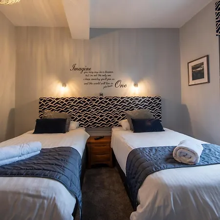 Inn Crown And Cushion 3*