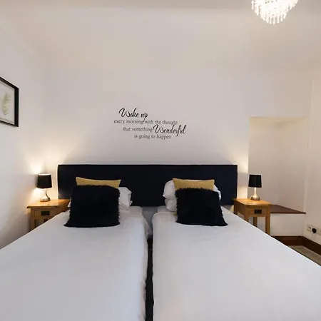 Crown And Cushion Inn 3*
