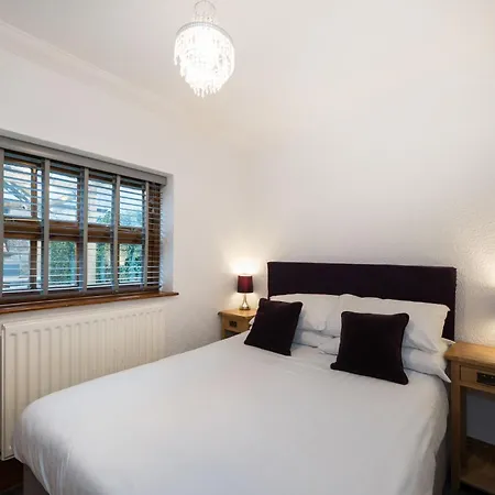 Kro Crown And Cushion Appleby-in-Westmorland