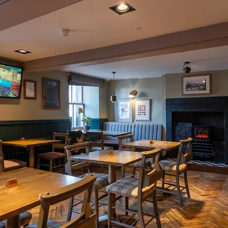 Crown And Cushion Inn