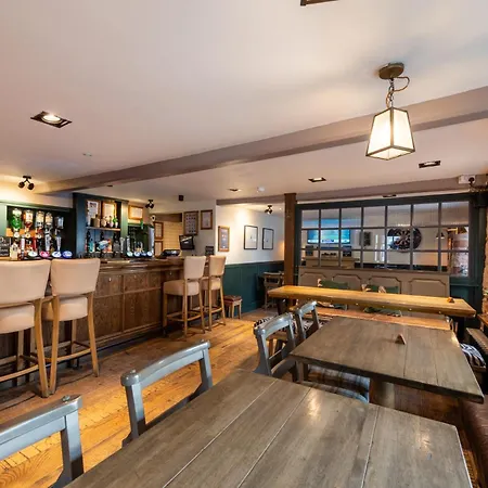 Inn Crown And Cushion 3*